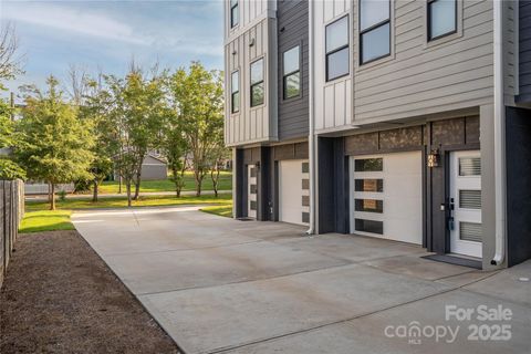 2011 Hamorton Place Charlotte NC 28205