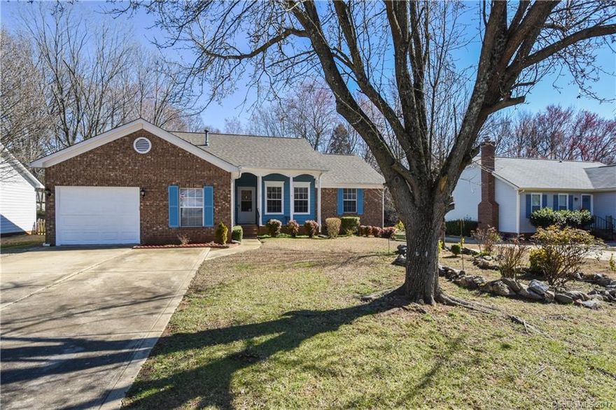 Updated Ranch home minutes from Rivergate, Lake Wylie, Outlets & Highways - Large, open floor plan - Private, Fenced yard w/ large storage building - Updated kitchen w/ granite, restored cabinets, tile floors and eat in breakfast area w/ window seat - Dining rm - Huge Living room w/gas log fireplace - Large Master suite w/updated bath & Cedar lined closet - Newer roof, carpet, paint (inside & out), HVAC - Finished room off garage is perfect play area, home office - Meticulously maintained