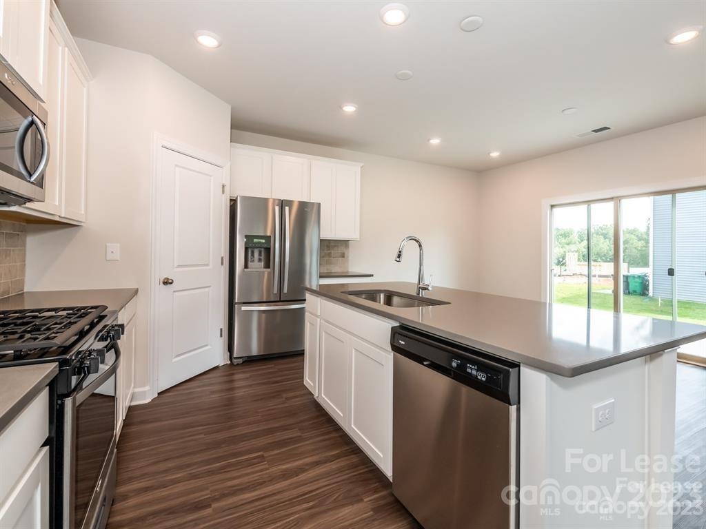 Larkhaven Hills - Residential Lease