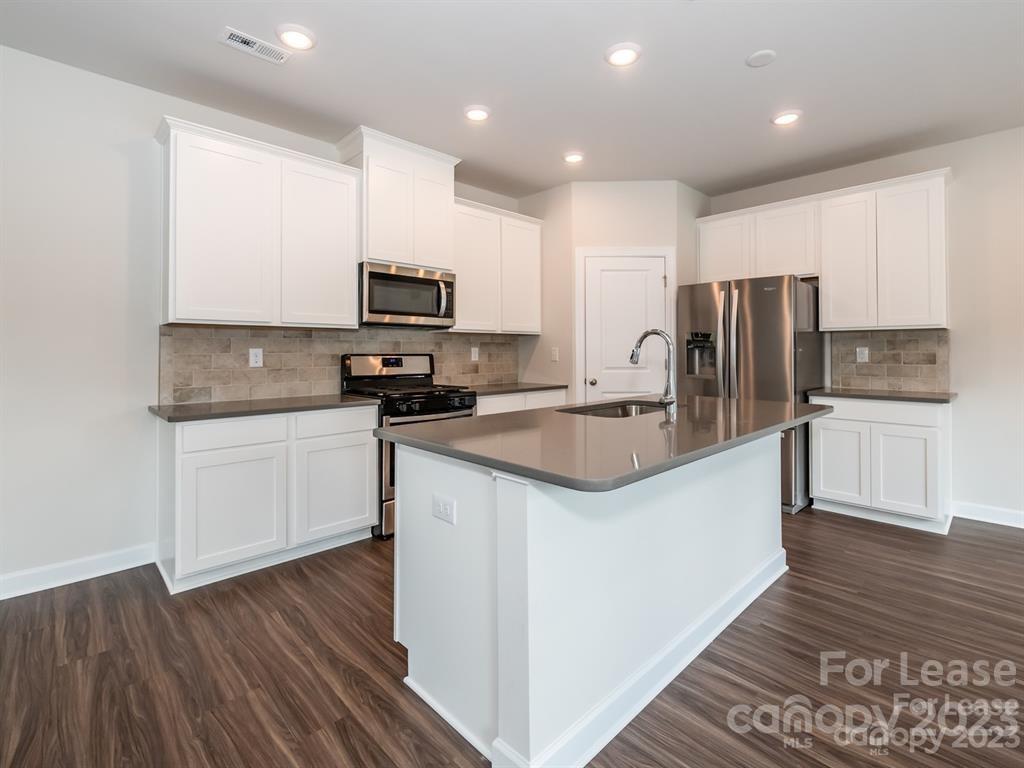 Larkhaven Hills - Residential Lease