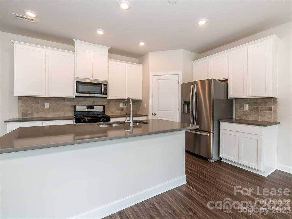 Larkhaven Hills - Residential Lease