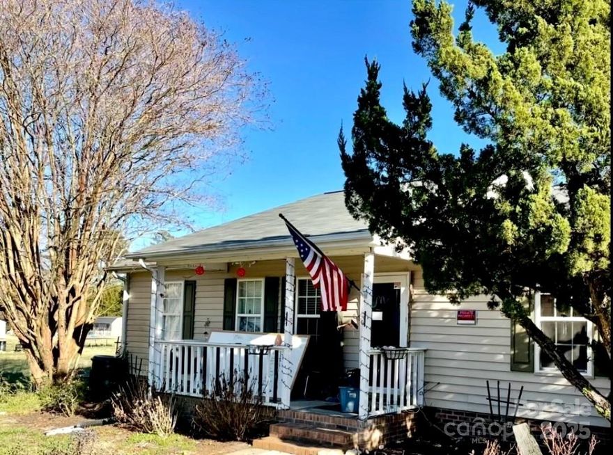 Come enjoy country living at its finest while still having the convenience of the city nearby, with just a 30 minute drive to Charlotte! This wonderful 3 bedroom 2 bath home sits on a full acre and features 1,025 sqft of living space.