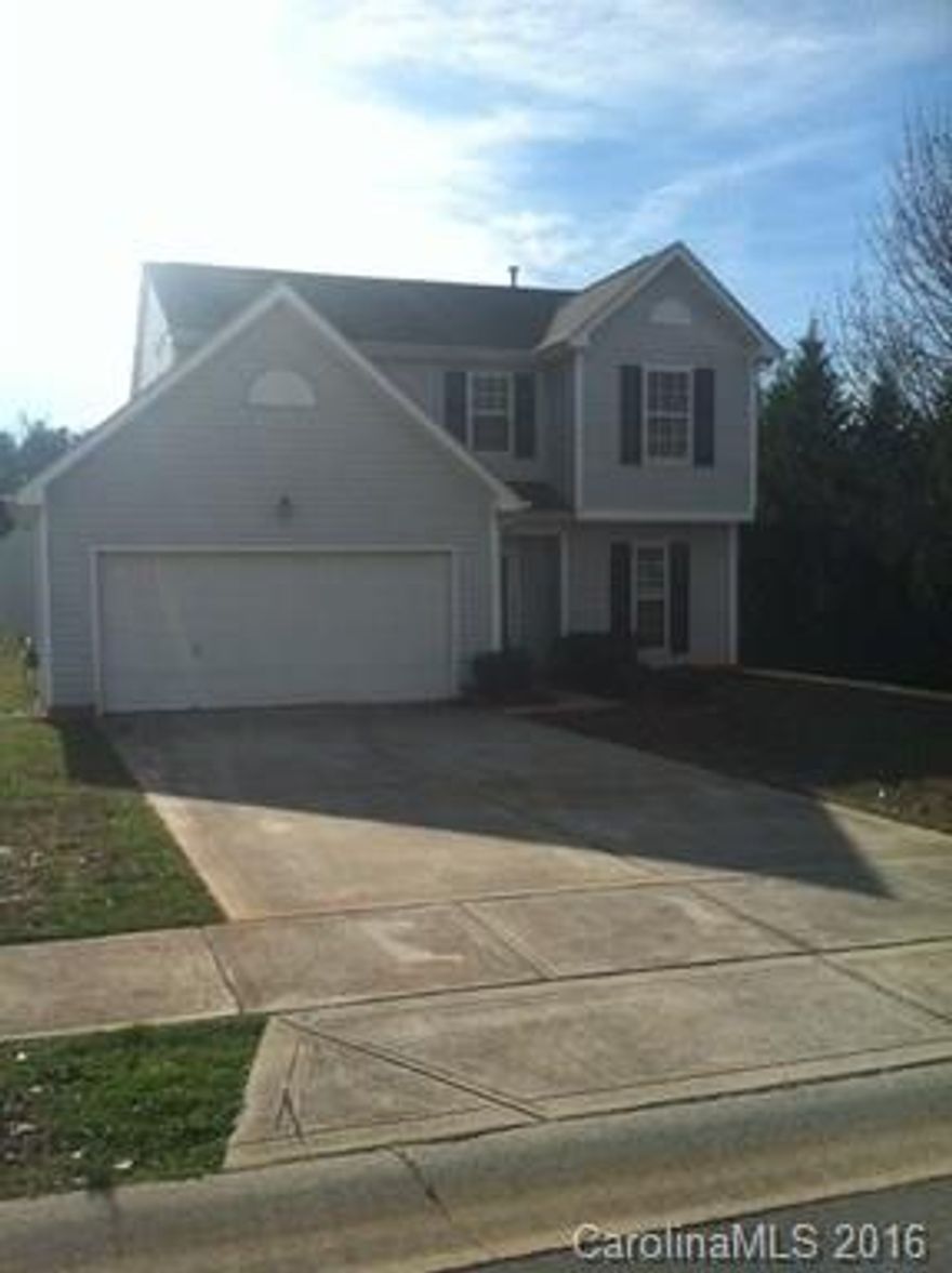 Open floor plan 3bedrooms, 2.5 bathrooms, great room, Master bedroom features trey ceilings. Two car garage. ALL APPLICATIONS SUBJECT TO NATIONWIDE CRIMINAL, CREDIT, SEX OFFENDER AND EVICTION CHECK. WE DO NOT ACCEPT SECTION 8. DO NOT DISTURB TENANT. ALL PETS ARE CONDITIONAL AND MUST BE APPROVED.