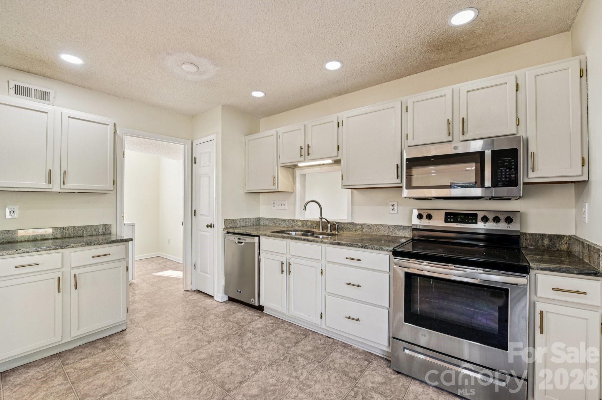 Olde Whitehall - Residential