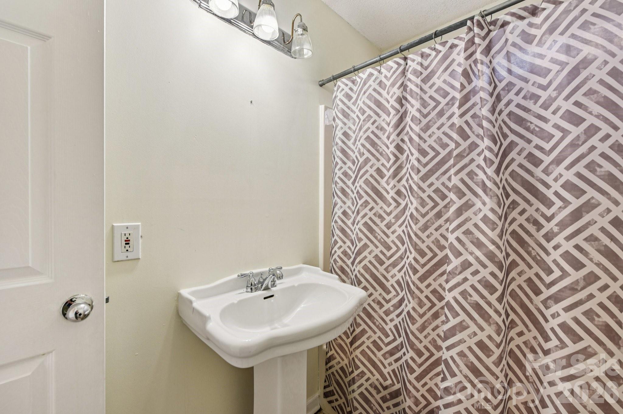 Olde Whitehall - Residential