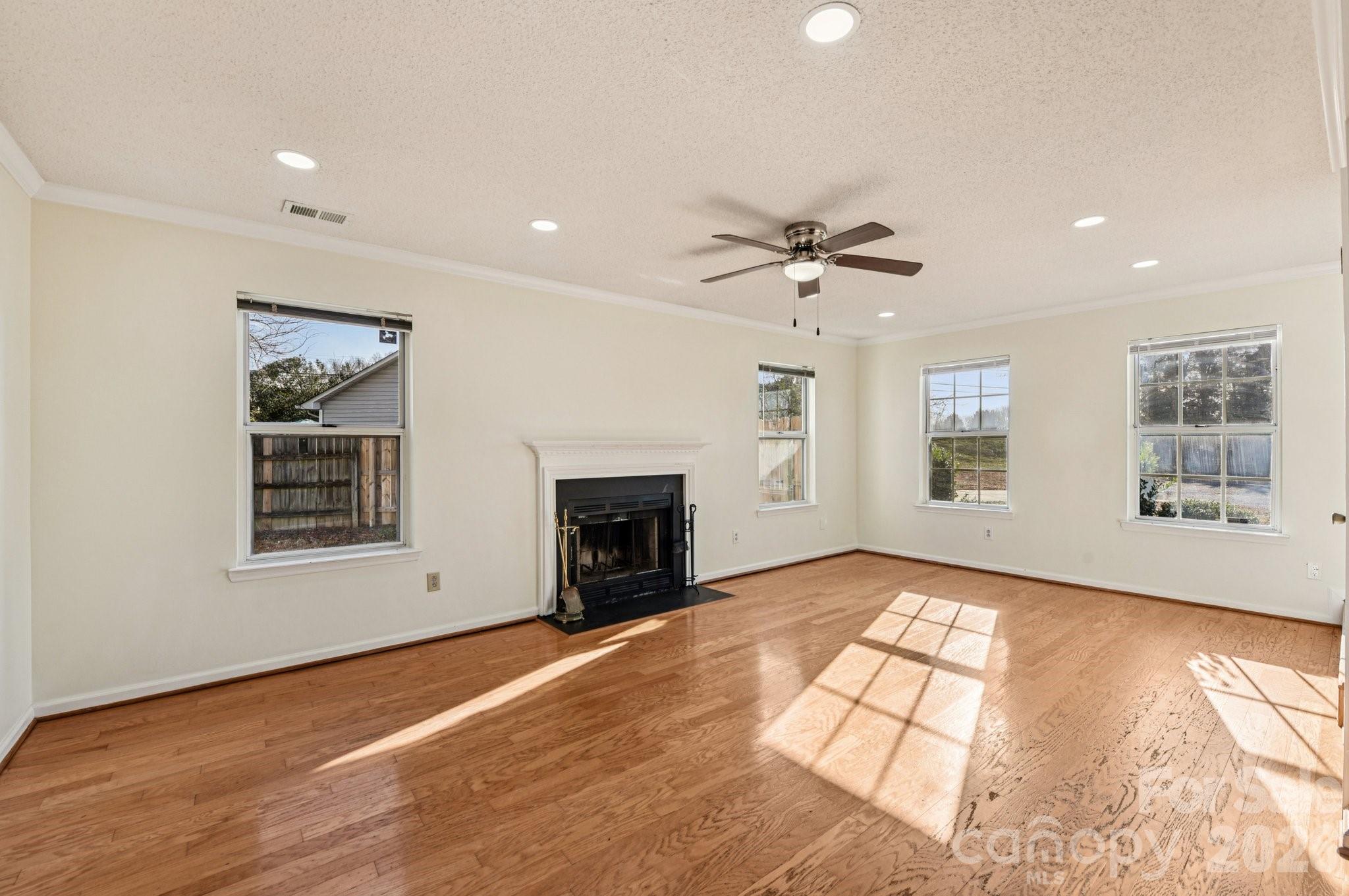 Olde Whitehall - Residential