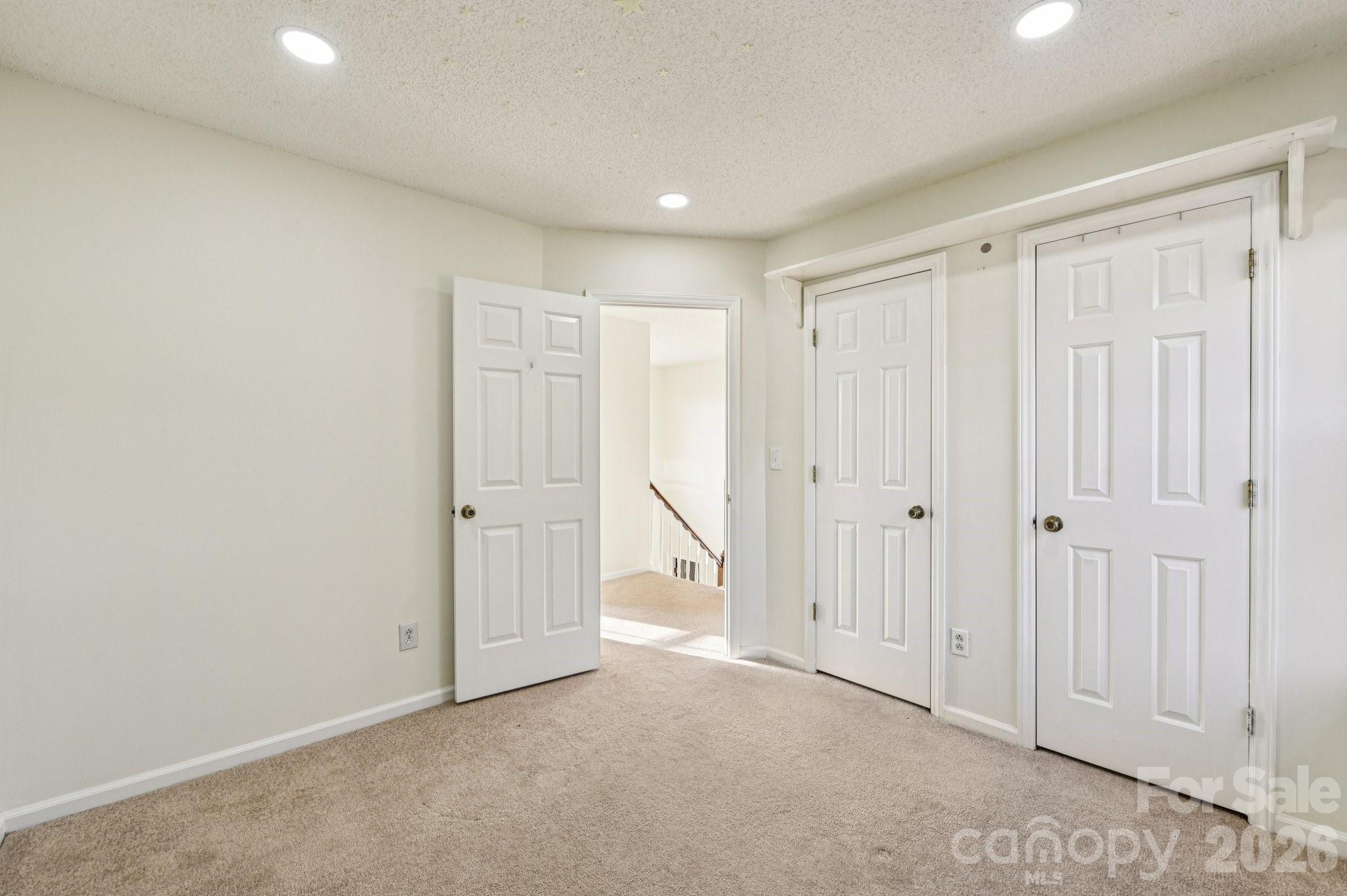 Olde Whitehall - Residential