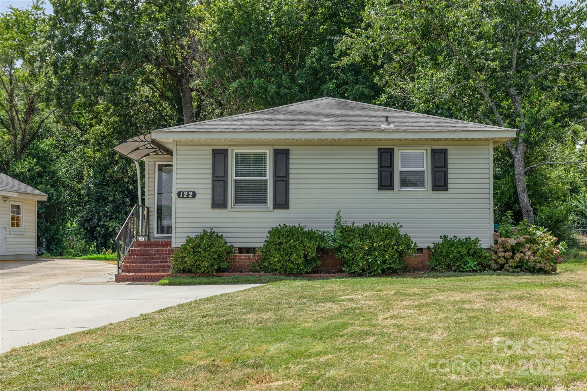 122 Leonidas Street