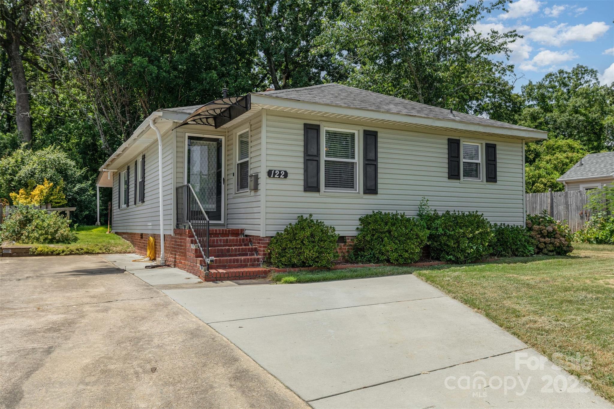 122 Leonidas Street