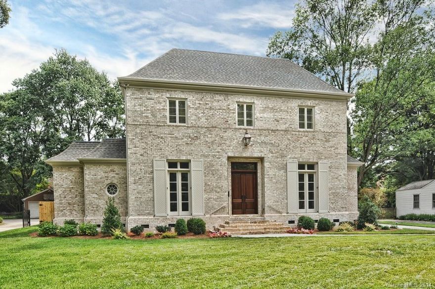 Intelligently designed, meticulously built, tastefully finished, this Debose/Perry custom home sits on one of Cotswold's most sought after streets. Natural light pours into the main floor, which features 11' ceilings. The foyer is flanked by beautifully appointed formals and flows comfortably to open living space and bluestone terrace. Cook's kitchen, luxurious master suite, extensive cabinetry, storage galore. Minutes to Charlotte's best shopping, dining, entertainment, office, and airport.