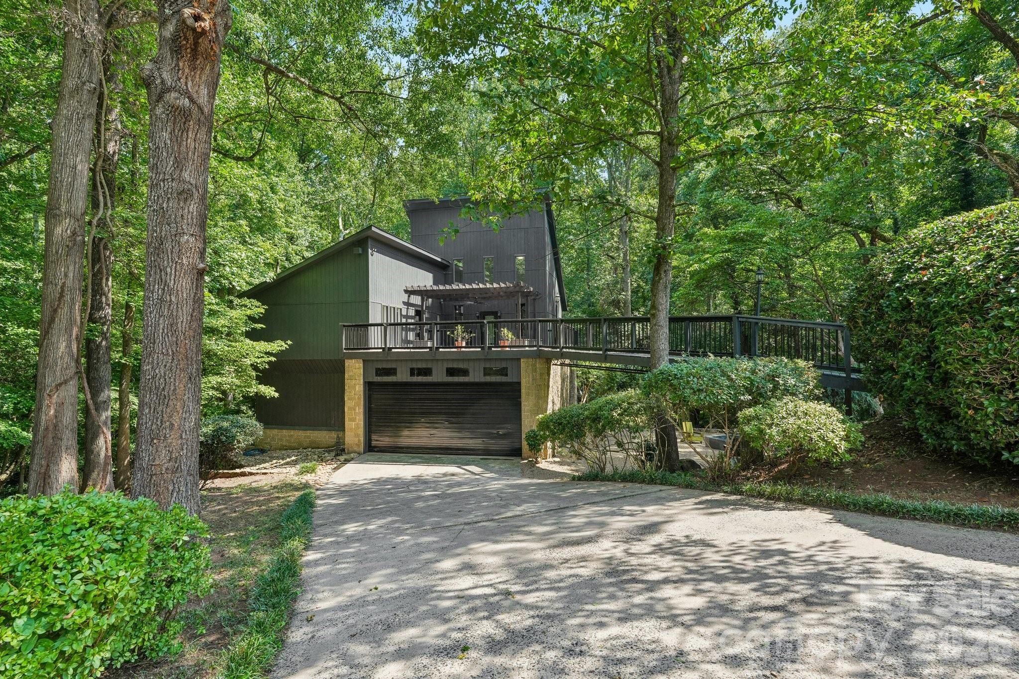 407 Robinwood Drive