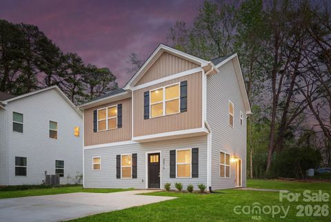 Photo of 2016 Juniper Drive, Charlotte, NC 28269 (MLS # 4371291)