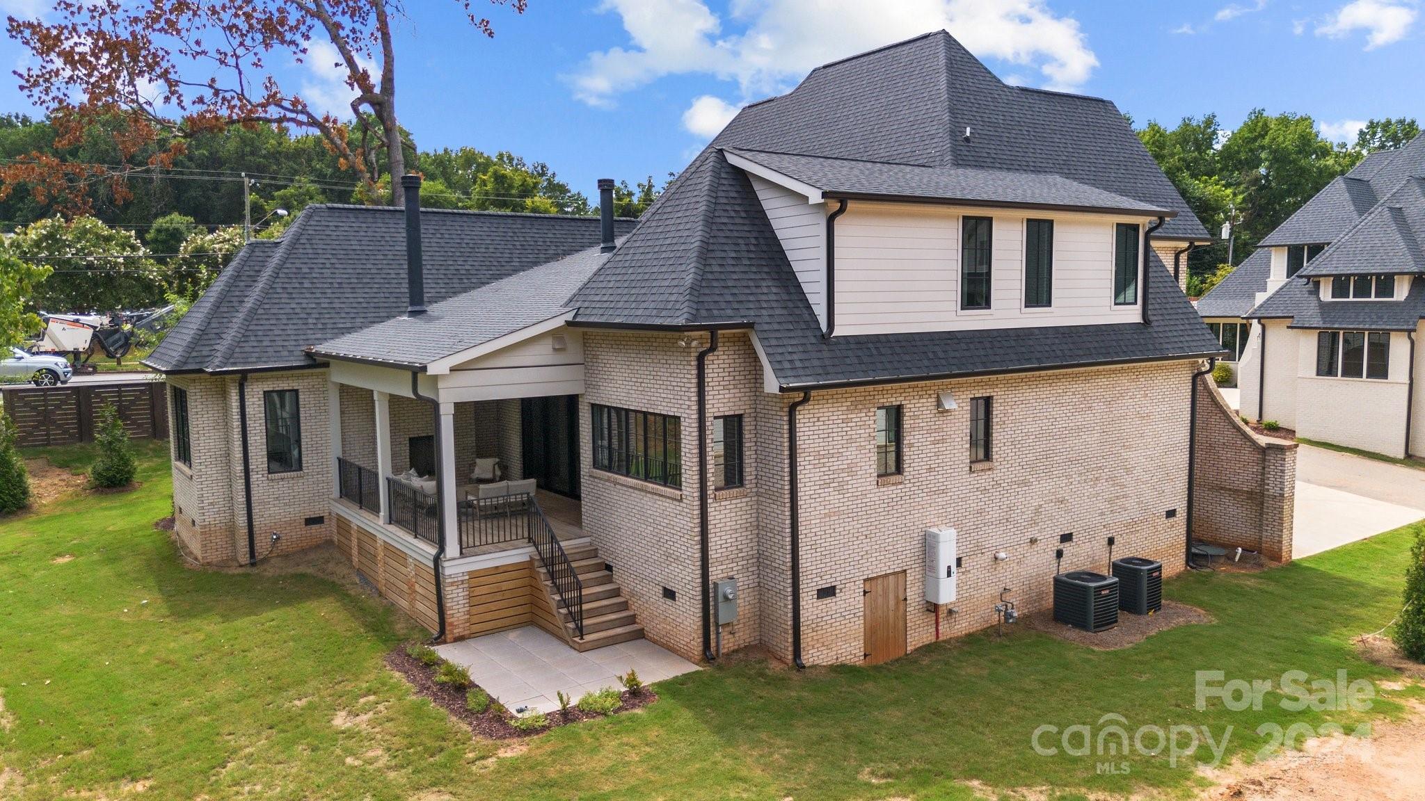 Chateau Sardis - Residential