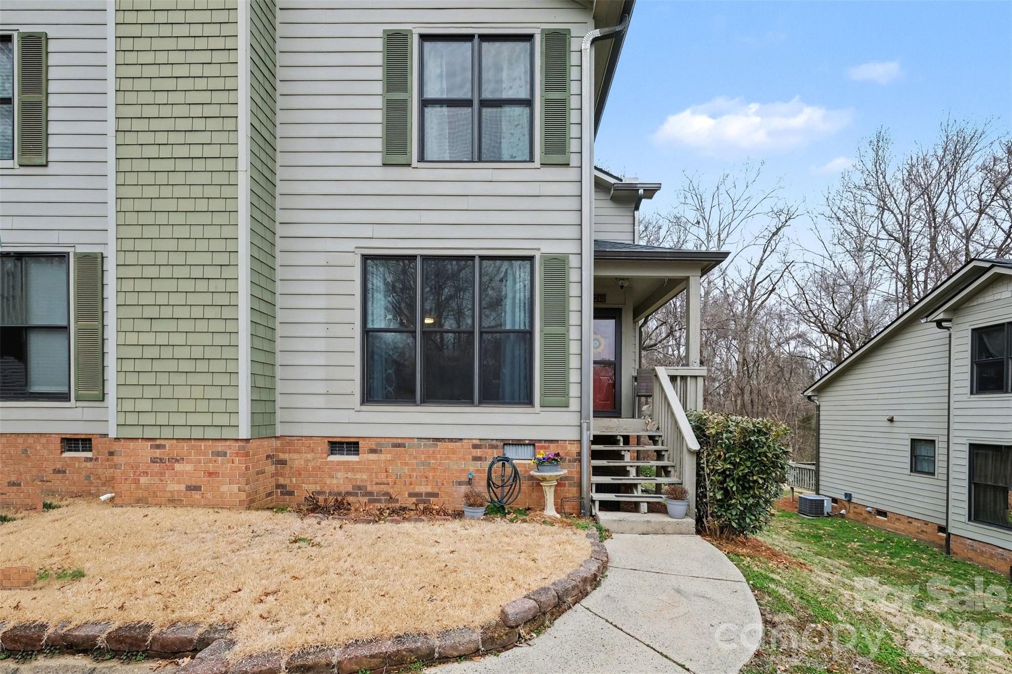 3240 Carlyle Drive NW