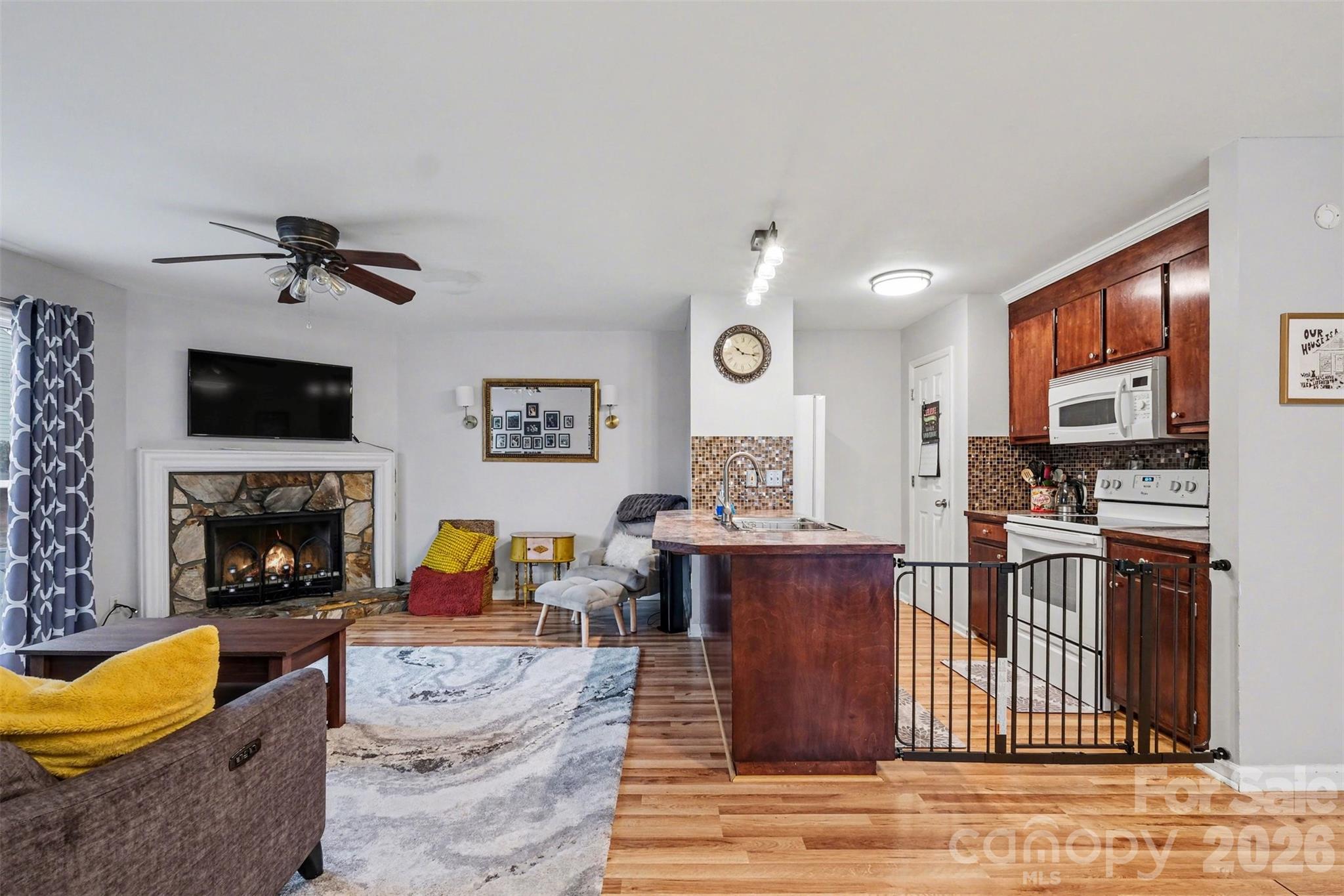 3240 Carlyle Drive NW