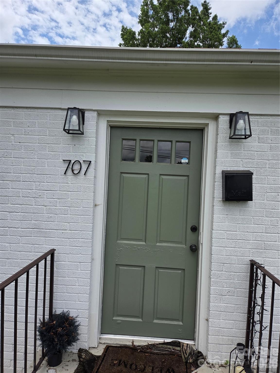 707 E 1st Street