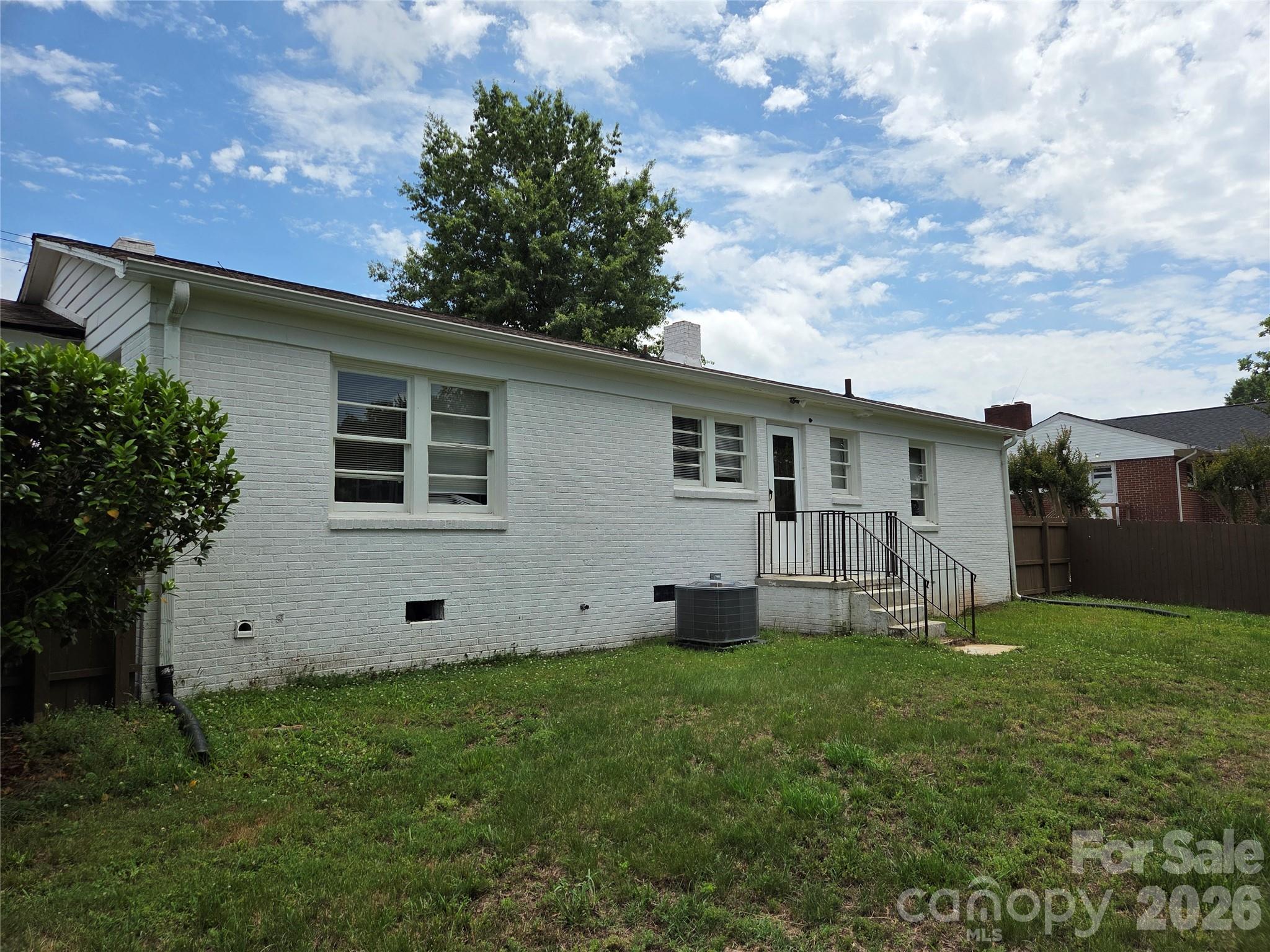 707 E 1st Street