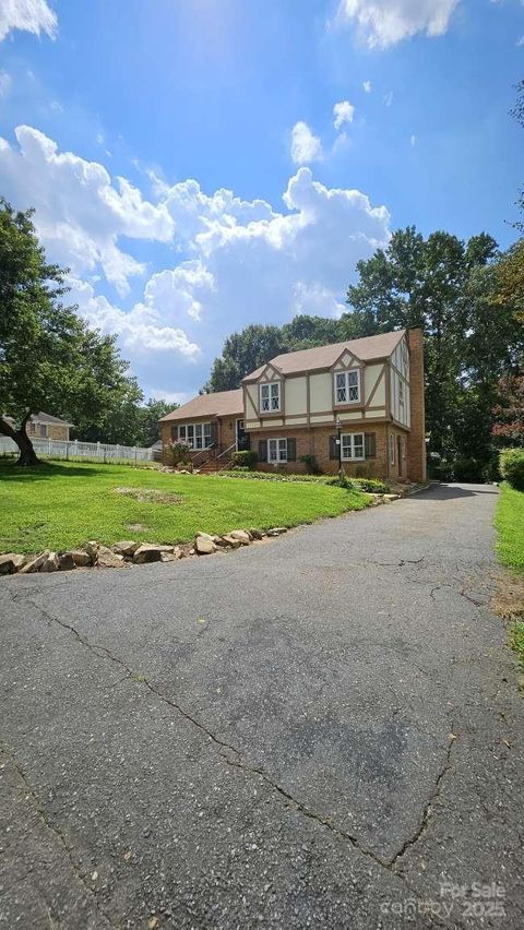 615 Braxfield Drive Charlotte NC 28217