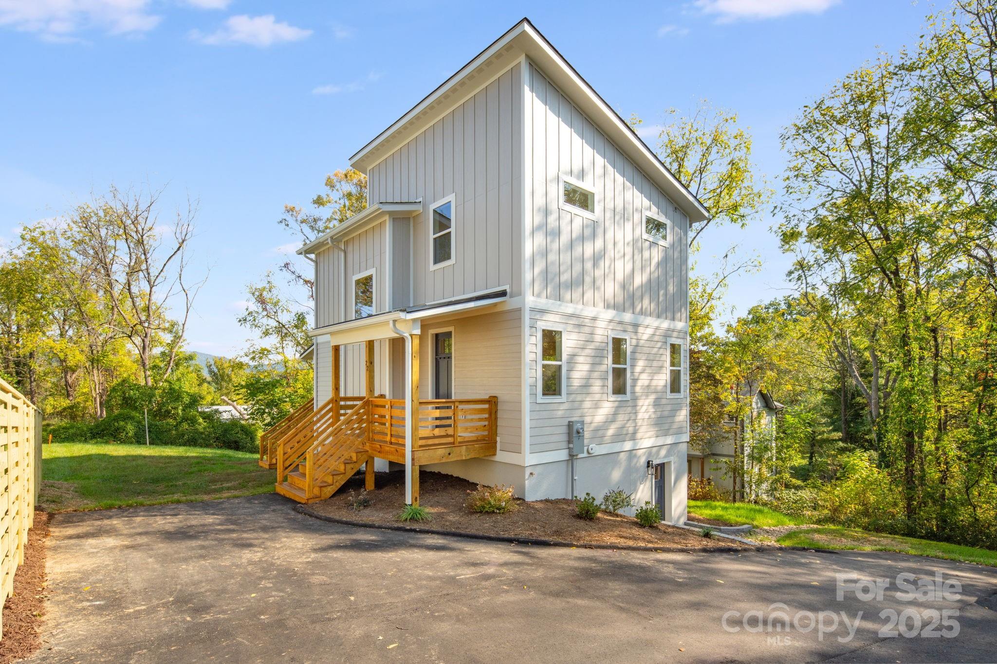 22 Crestview Street