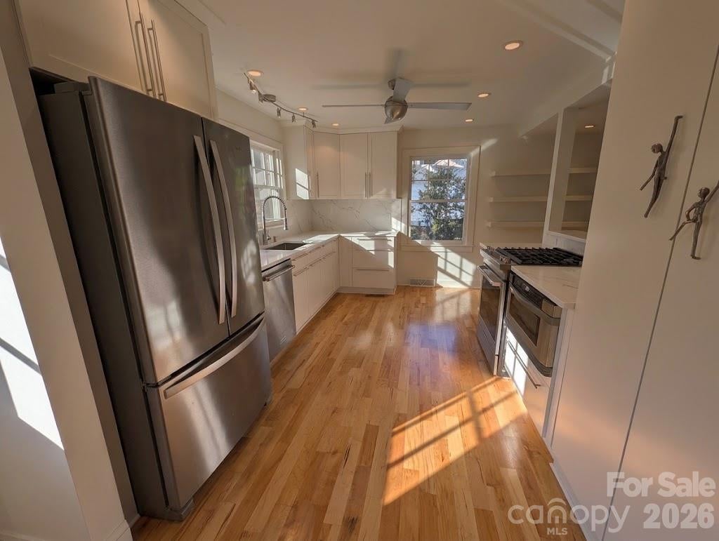 2301 Hayloft Circle