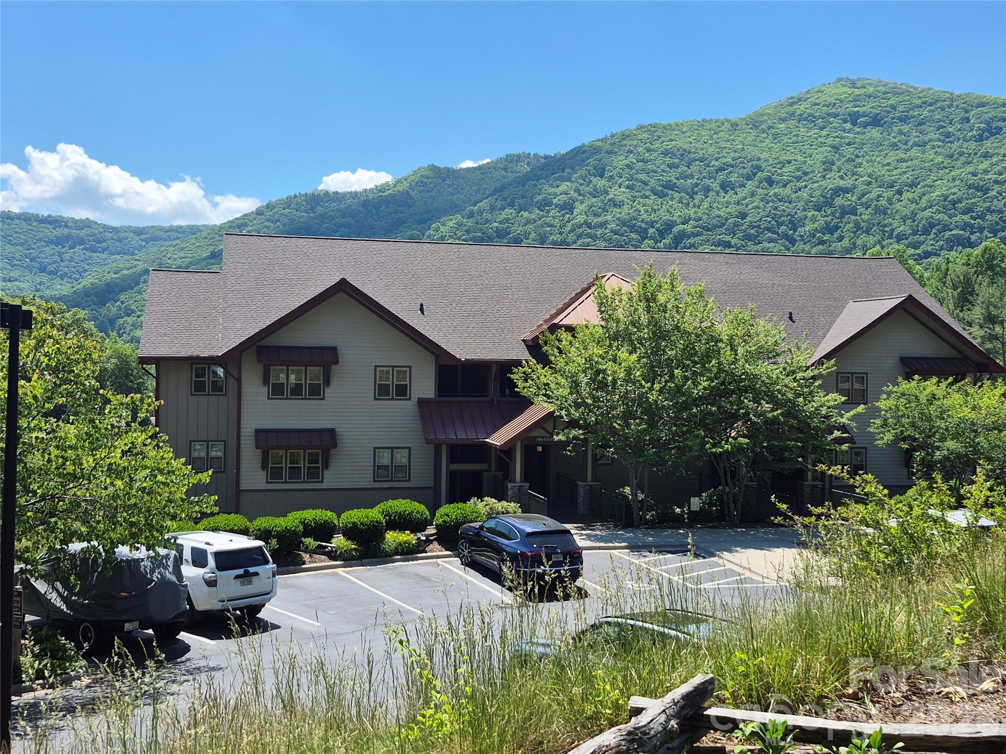 1564 Country Club Drive B-301