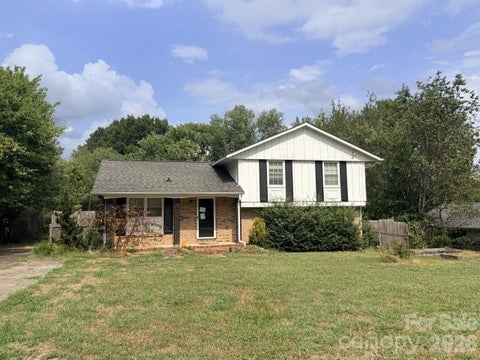 Photo of 206 King Henry Lane, Gastonia, NC 28056 (MLS # 4431460)