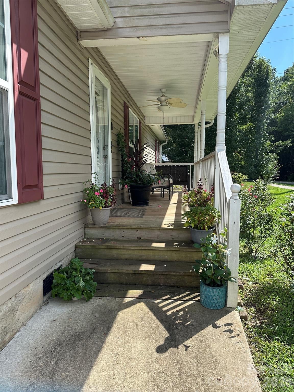 33 Railroad Avenue