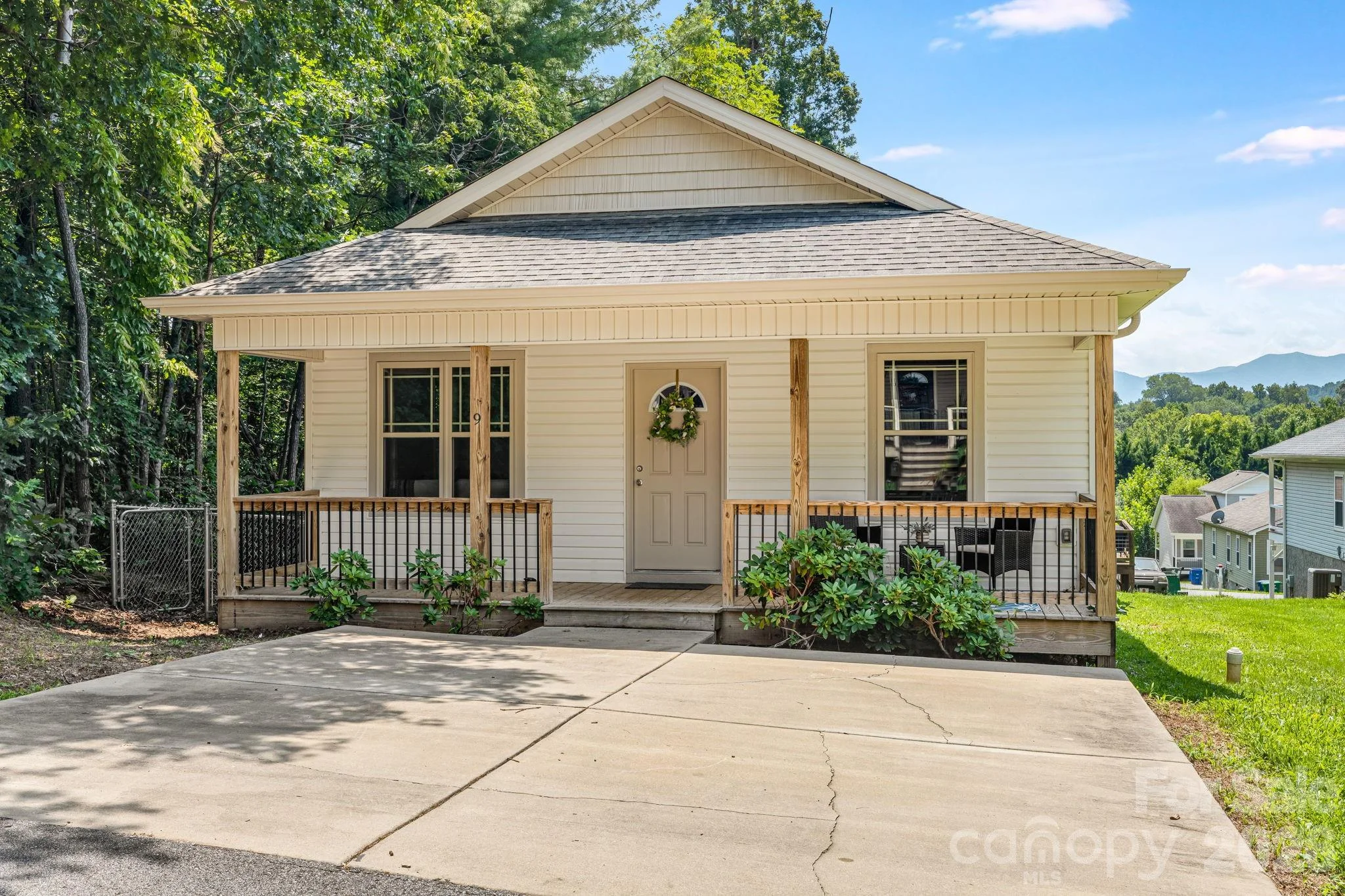 9 Coral Berry Drive, Candler, NC, 28715