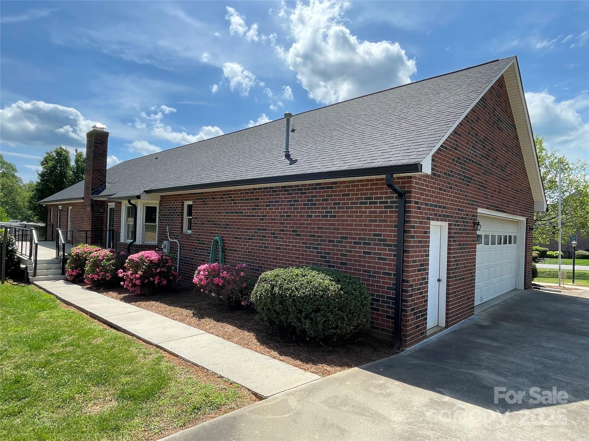 2515 Myra Lane