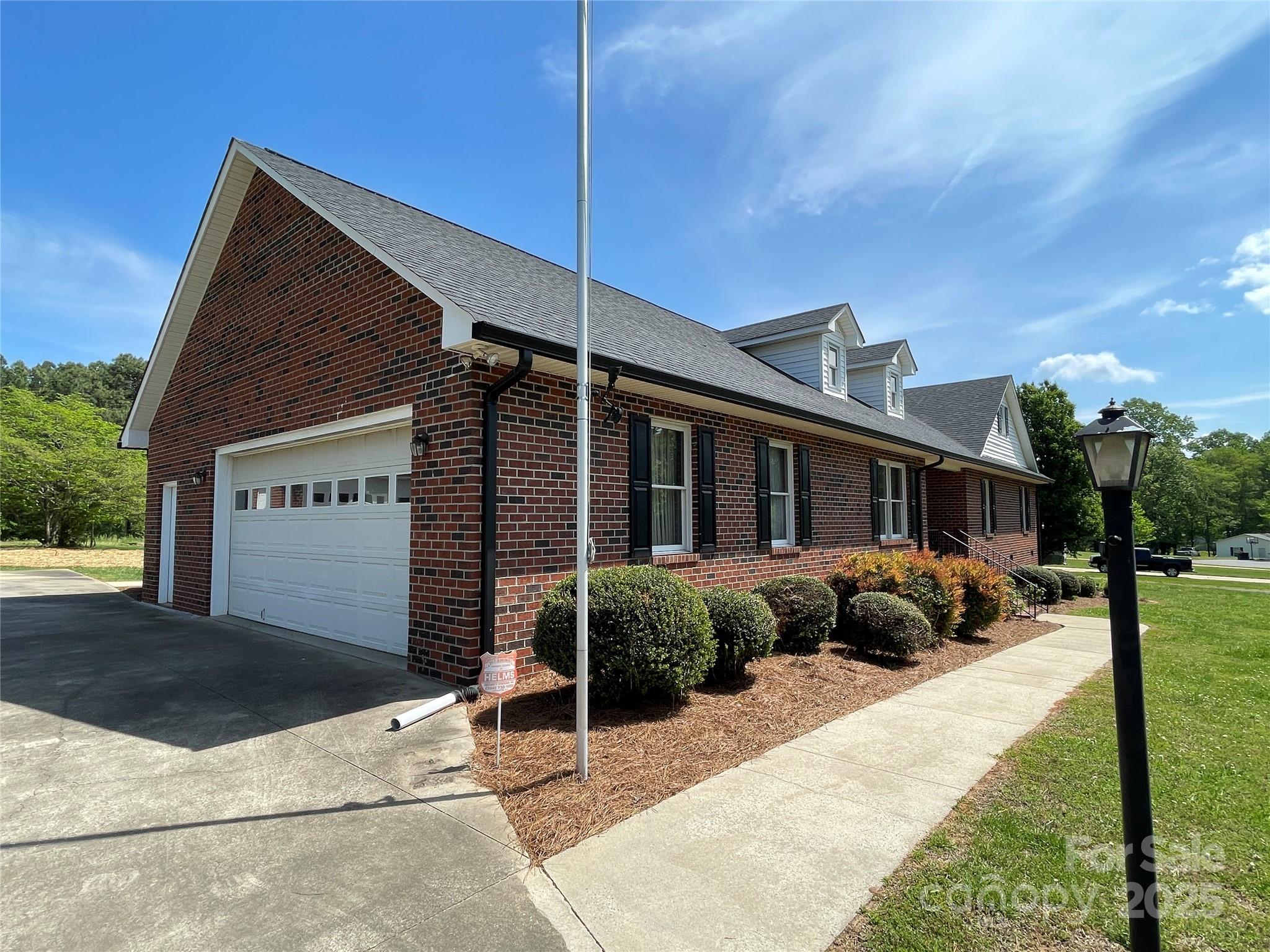 2515 Myra Lane