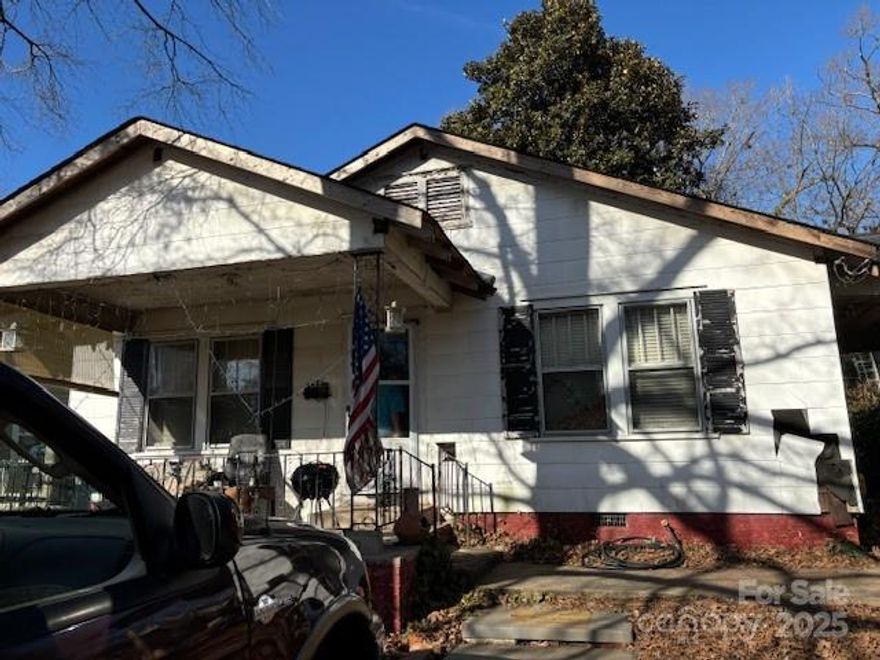 Charming 1923 Bungalow in Gastonia – Investor’s Dream!
Located in the heart of Gastonia, NC, this bungalow offers 1178 sqft of potential waiting to be unlocked. With 2 bedrooms and 1 bathroom, this property presents a fantastic renovation opportunity for investors or homebuyers looking to restore a classic home to its former glory. While it requires full renovations, the original character and charm are evident throughout, making it an ideal canvas for those with a vision. Situated on a spacious lot, the home is just moments away from local amenities, schools, and parks, adding even more appeal to its location.
Bring your creativity and transform this historic gem into a stunning modern home or a profitable investment. Don’t miss out on the chance to own a piece of Gastonia’s history!