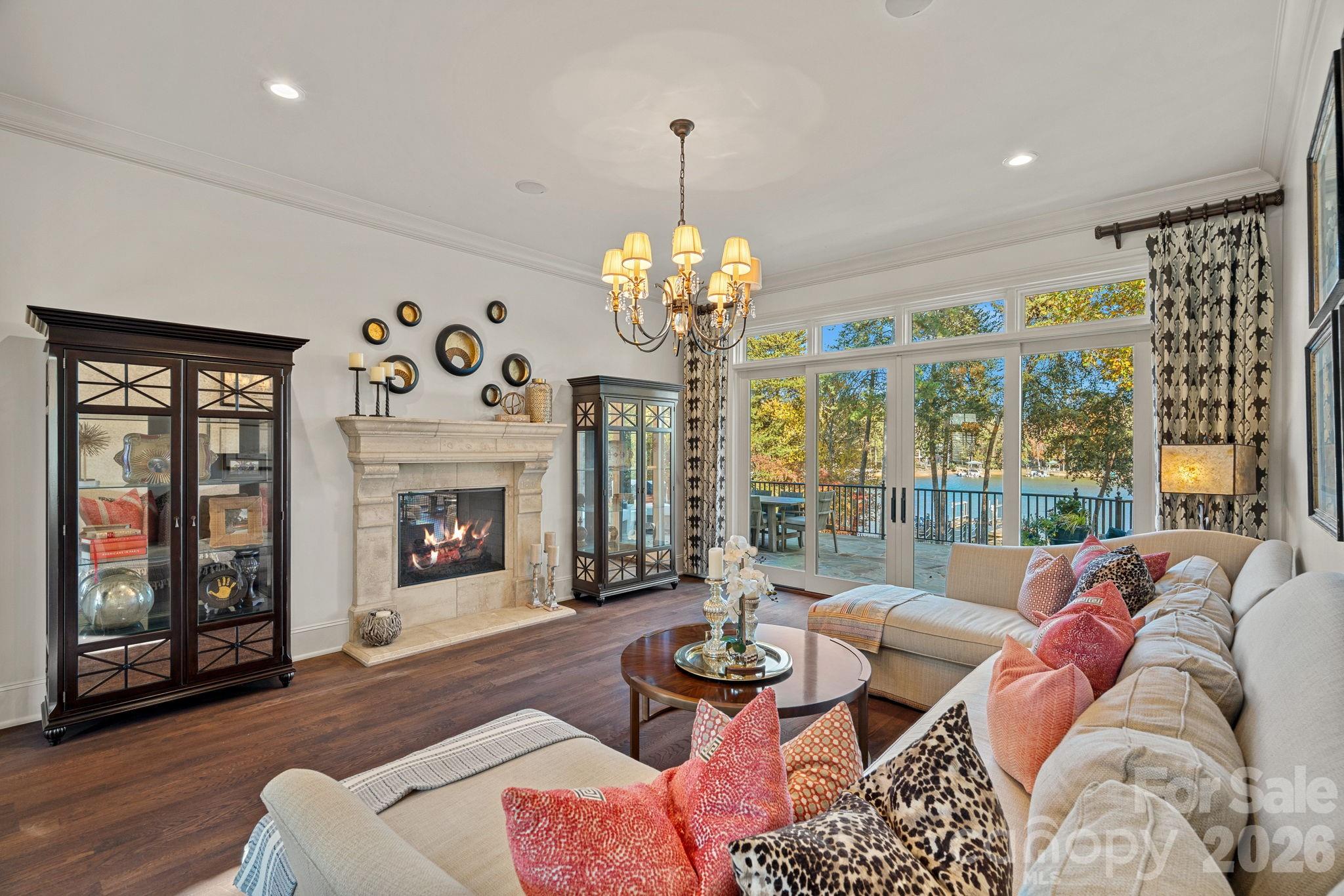 119 S Longfellow Lane