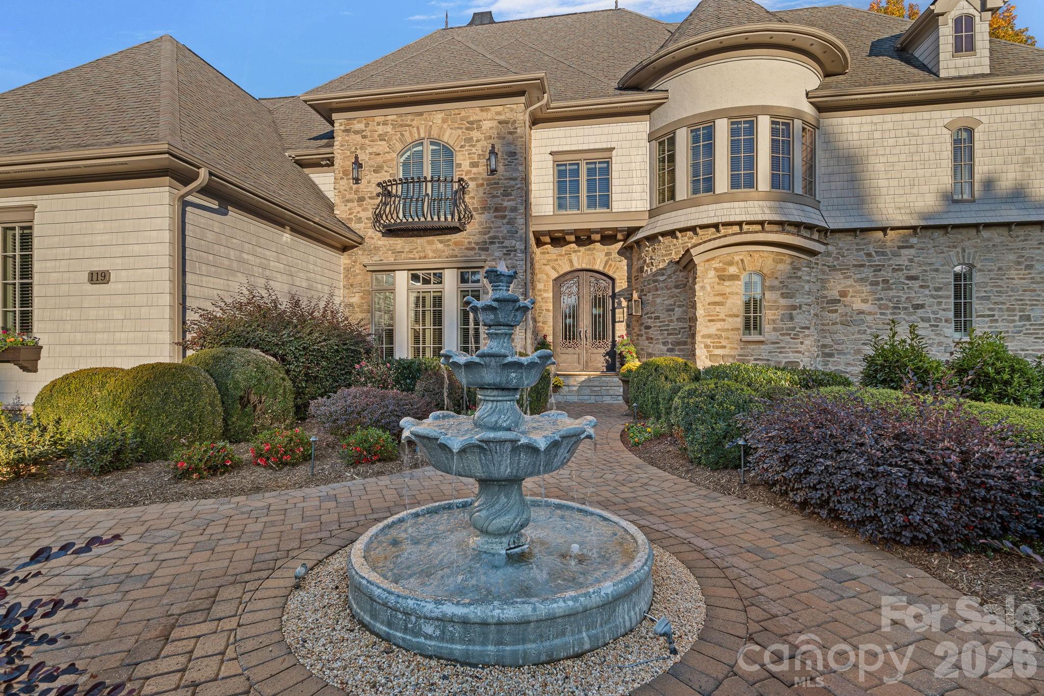 119 S Longfellow Lane