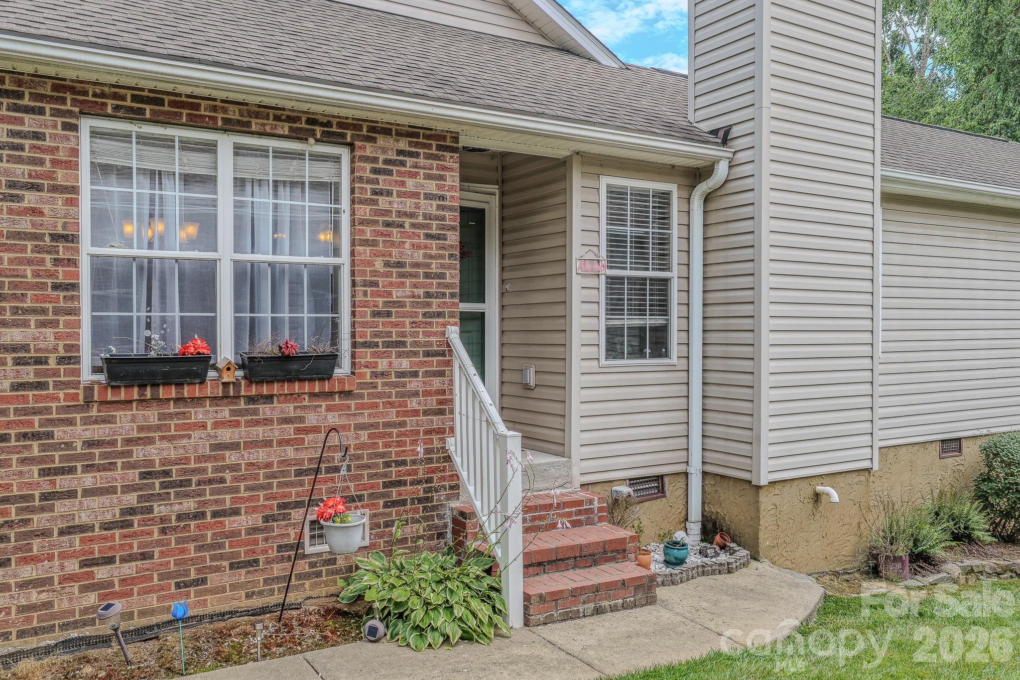 39 N Creekside Court