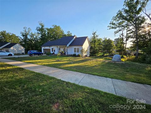 Single Family Residence in Maiden NC 1700 Ivey Court.jpg