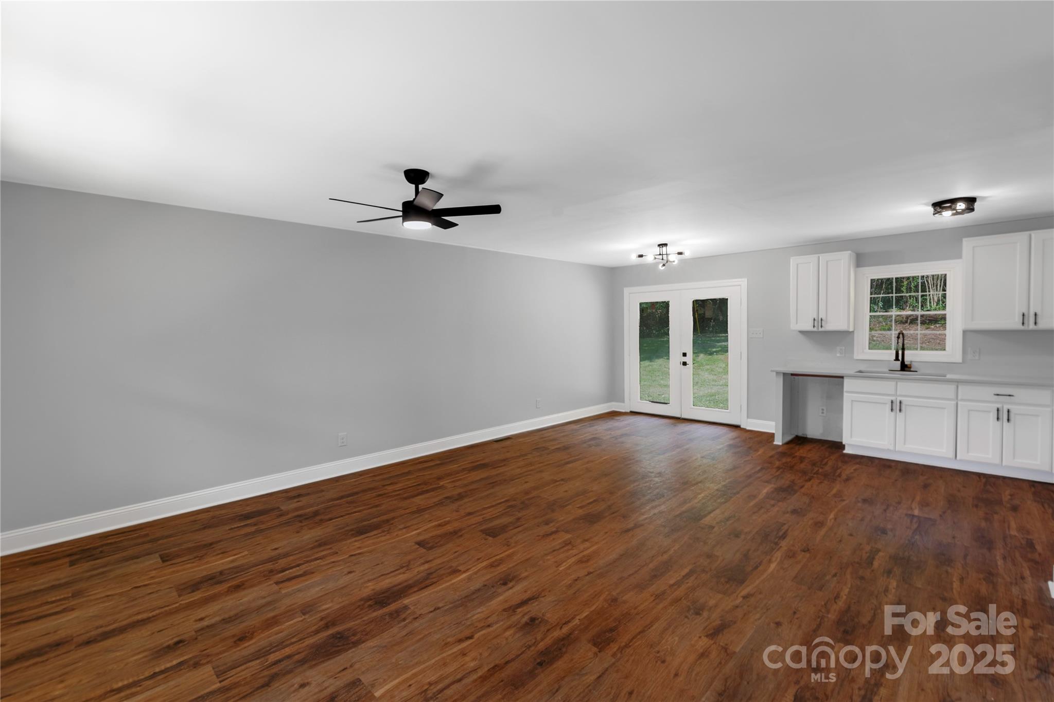 716 W Pine Circle