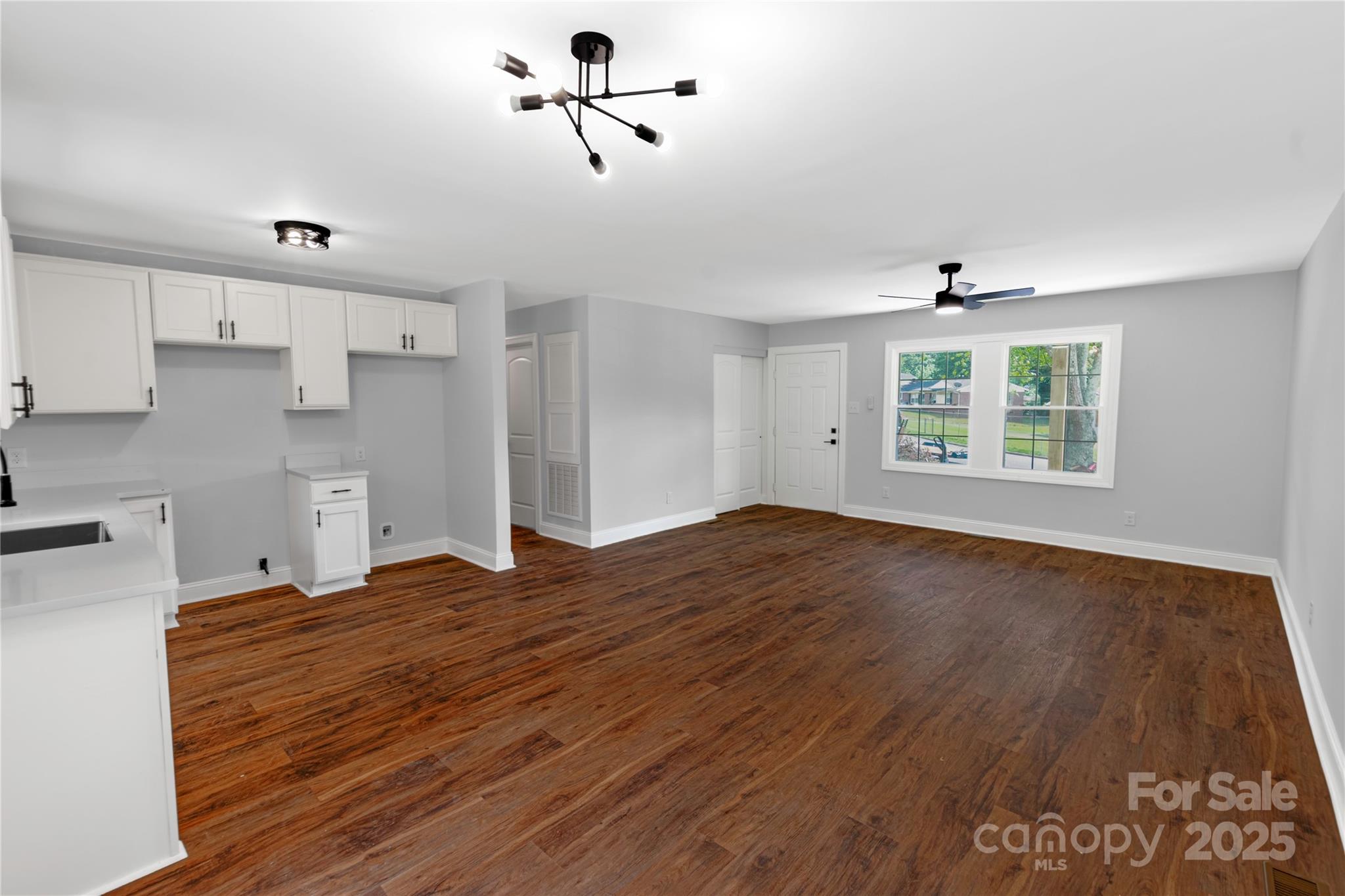 716 W Pine Circle
