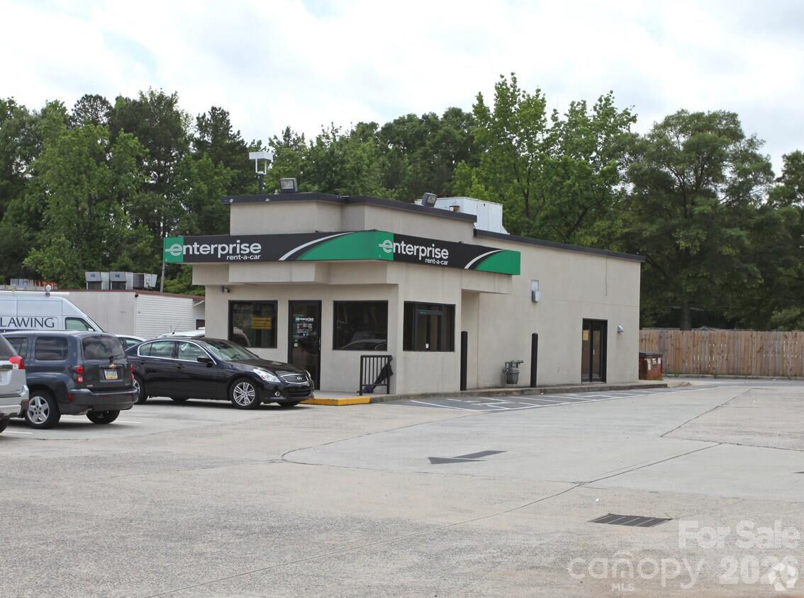 5122, 5112, 5100 Independence Boulevard