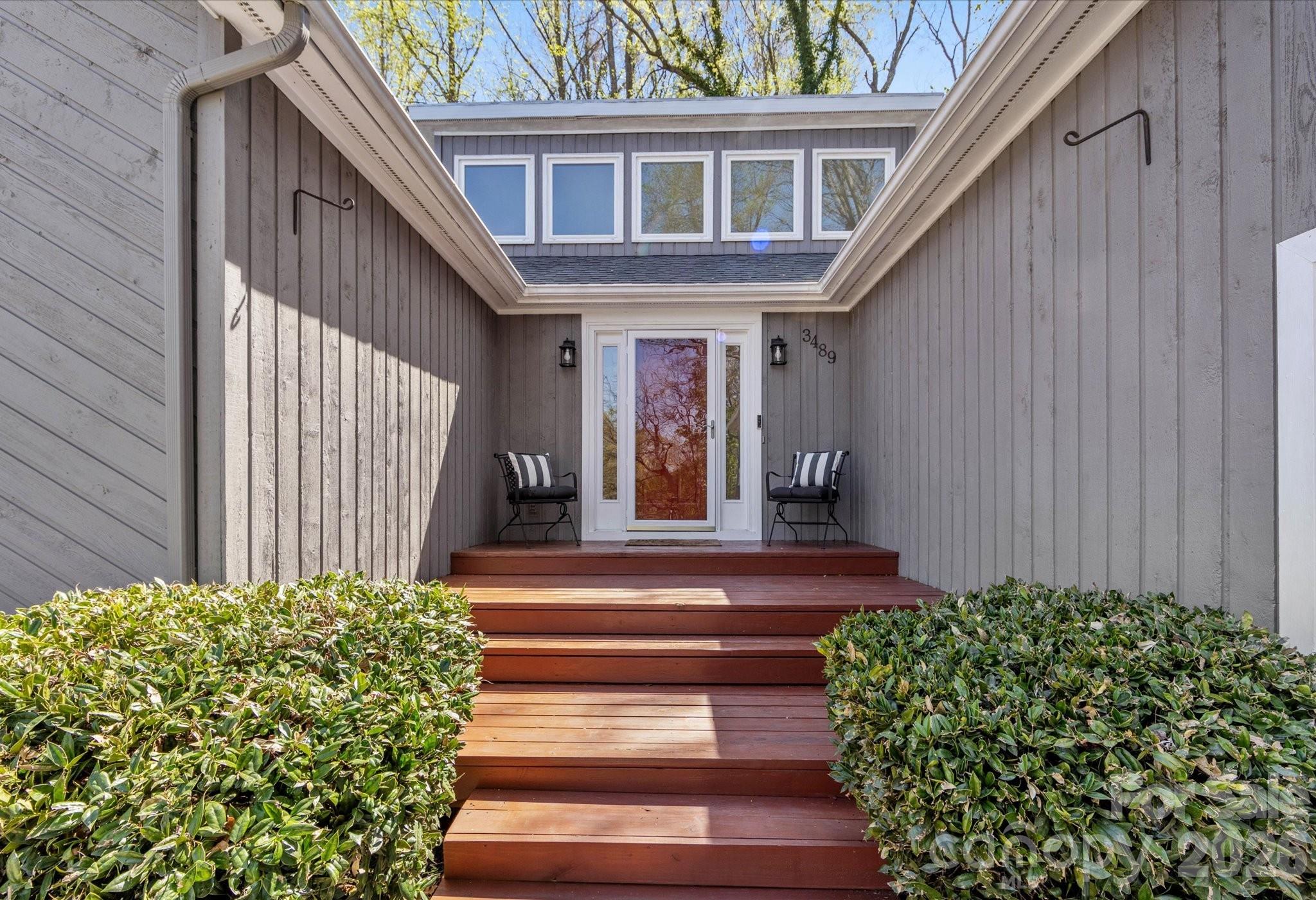 3489 Lake Shore Road S