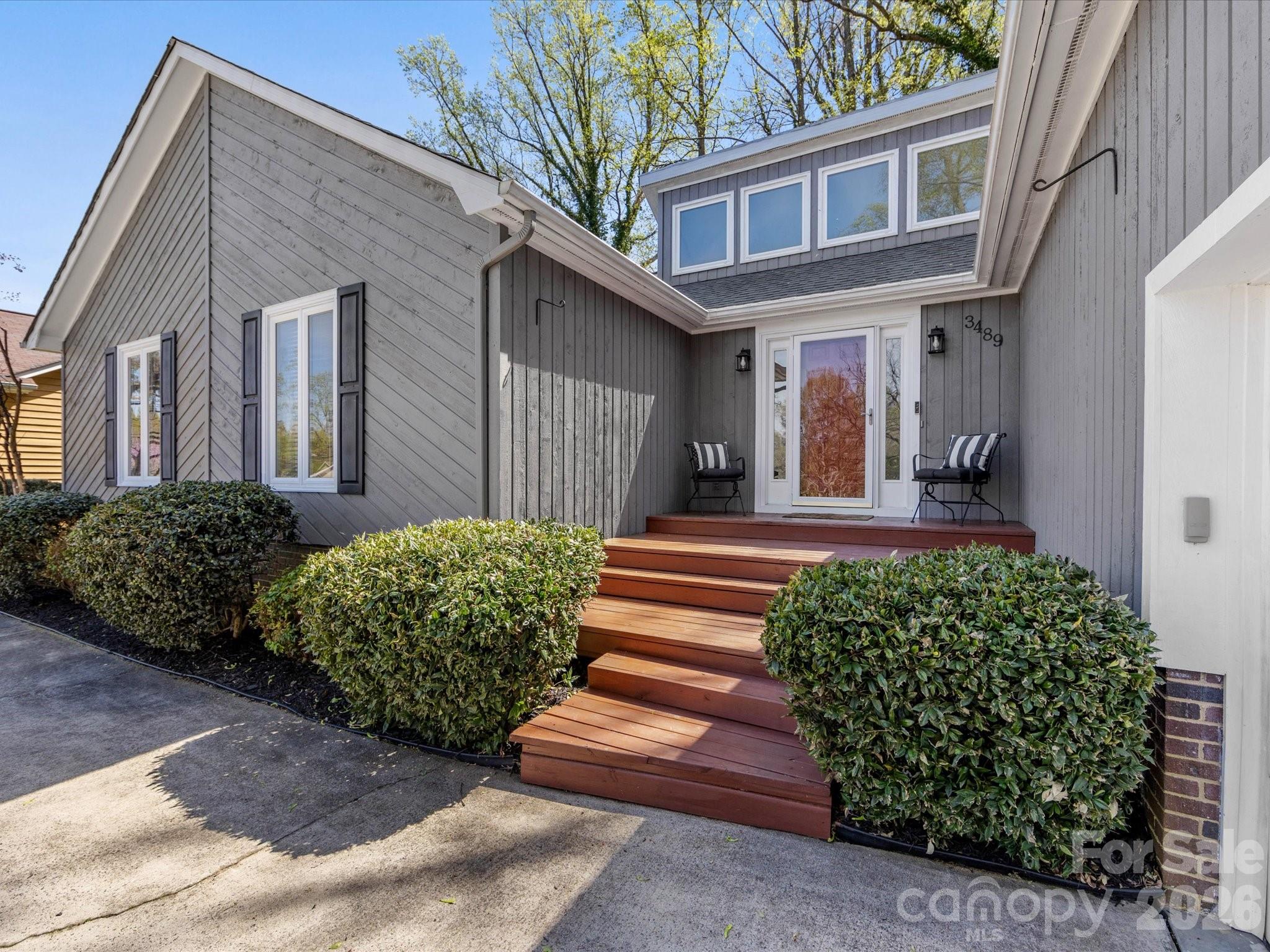 3489 Lake Shore Road S