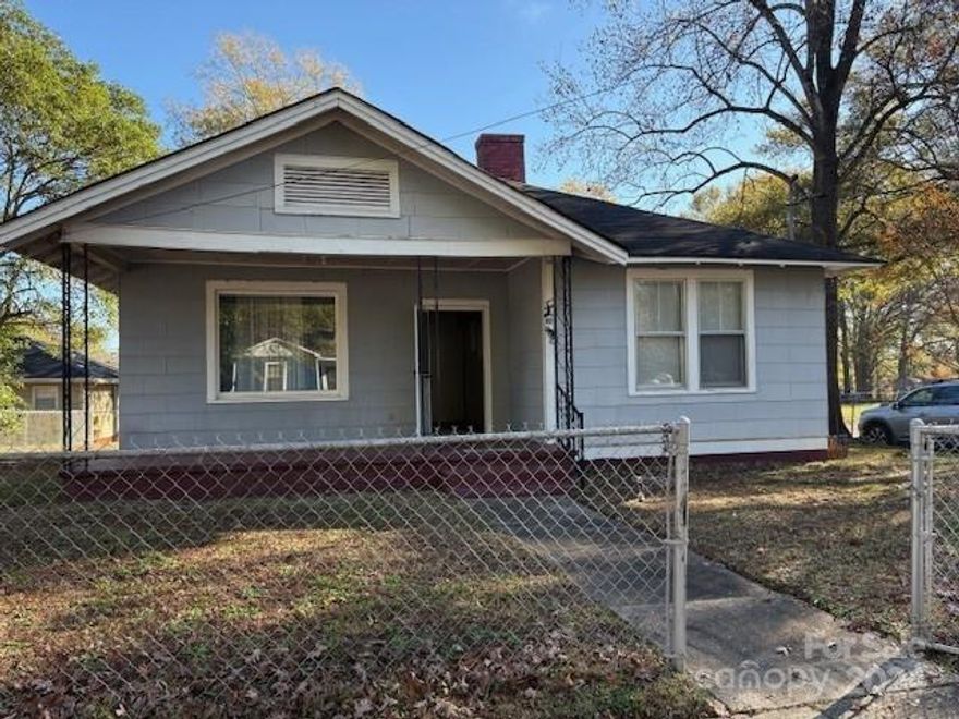 Don’t miss this 2-bedroom, 1-bath gem just 5 minutes from downtown Gastonia’s shops, dining, and entertainment. Minutes from the highway, making it ideal for commuters or anyone seeking convenience. Great investment opportunity!