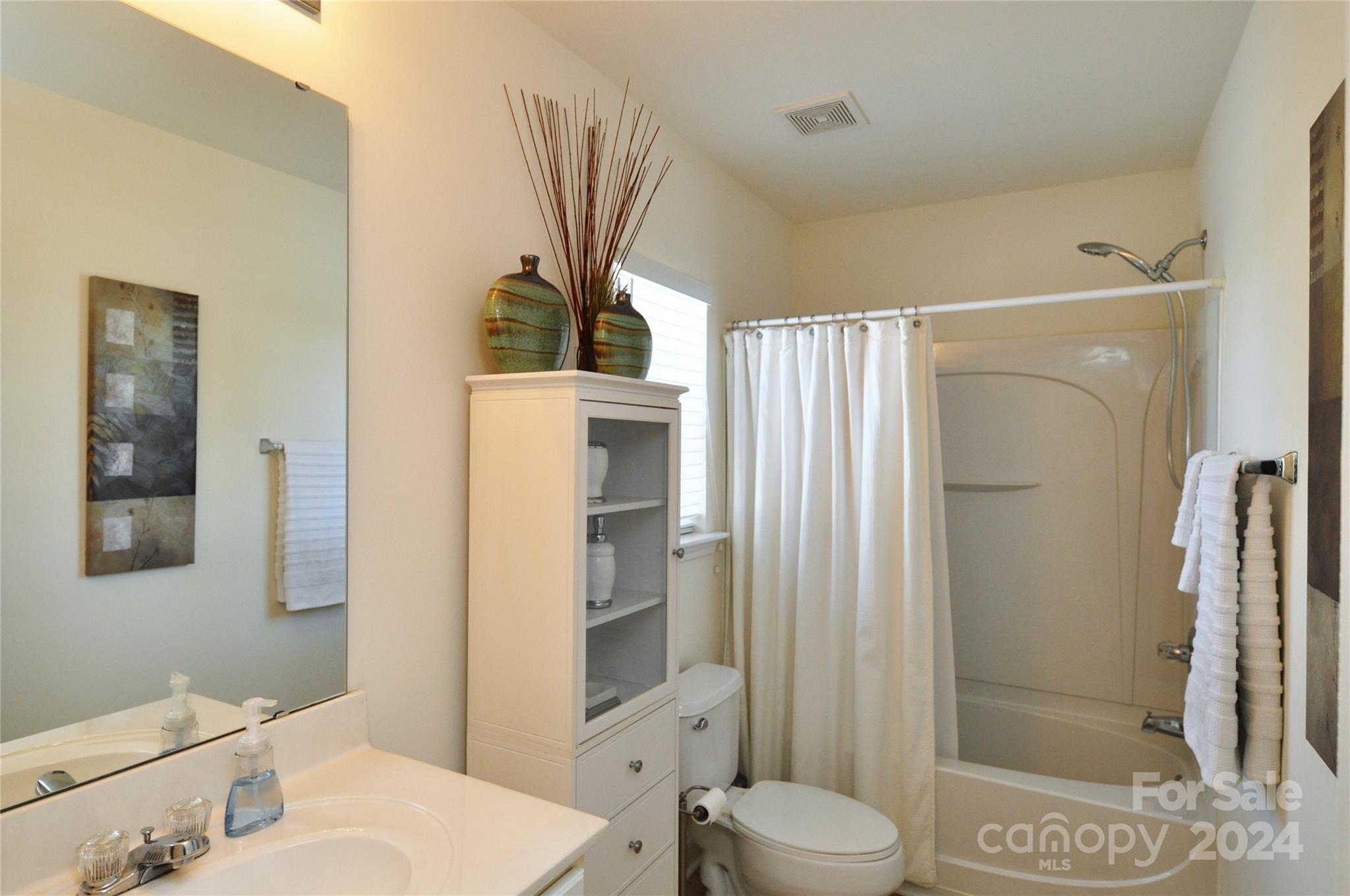 Hamilton Lakes - Residential