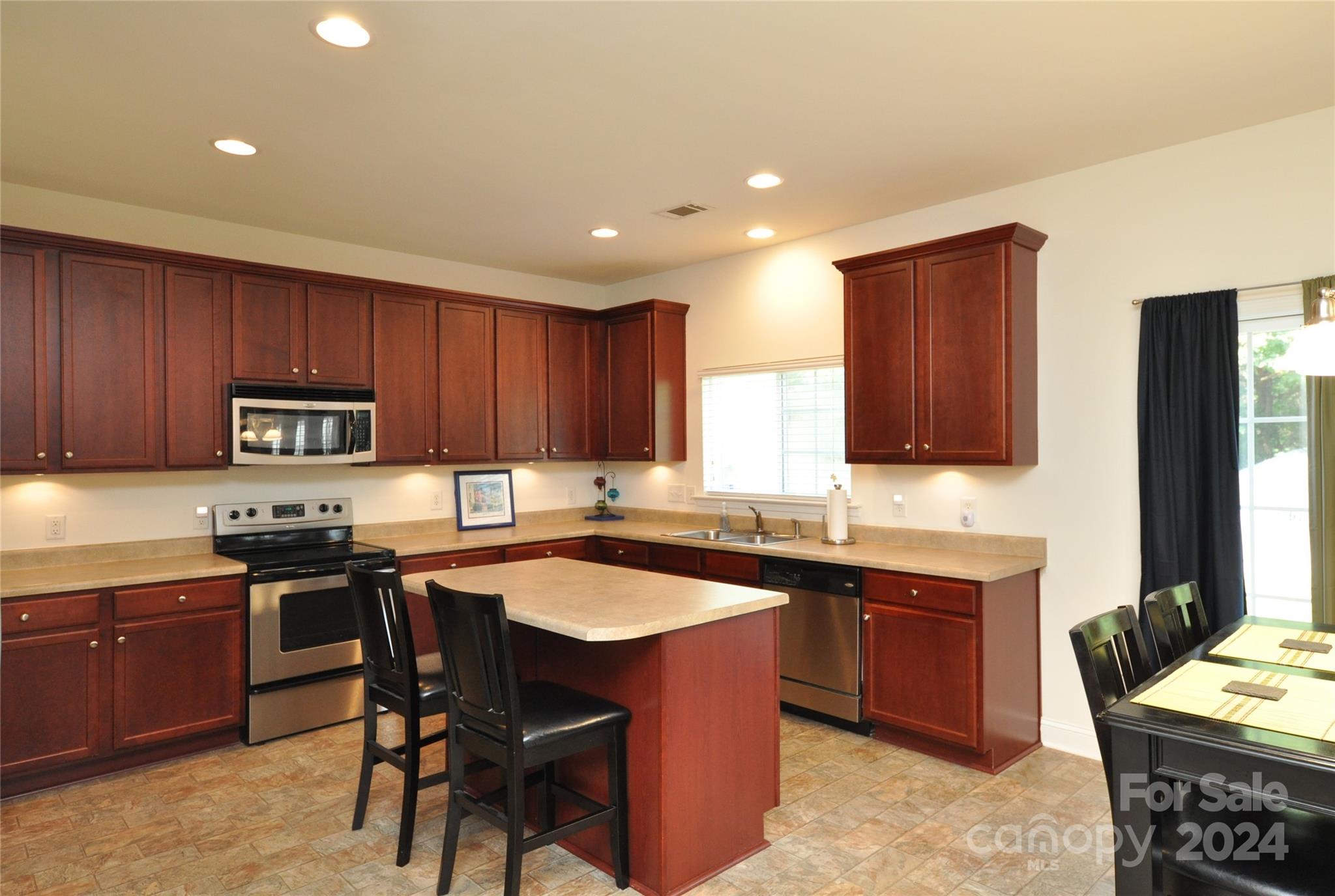 Hamilton Lakes - Residential