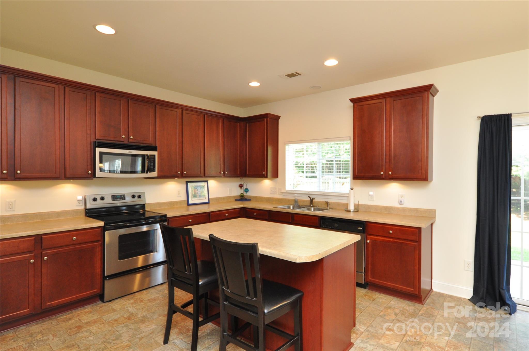 Hamilton Lakes - Residential