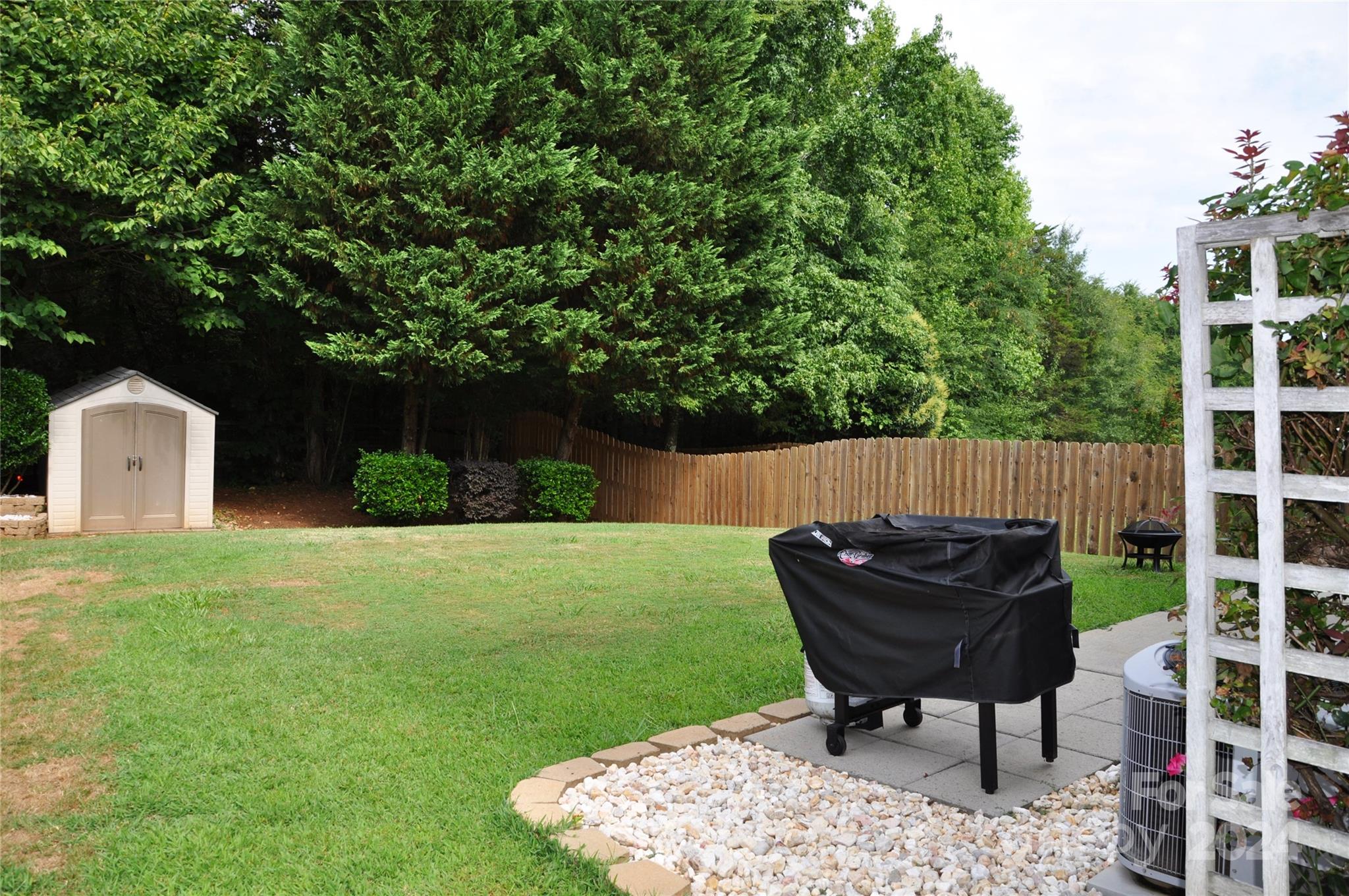 Hamilton Lakes - Residential