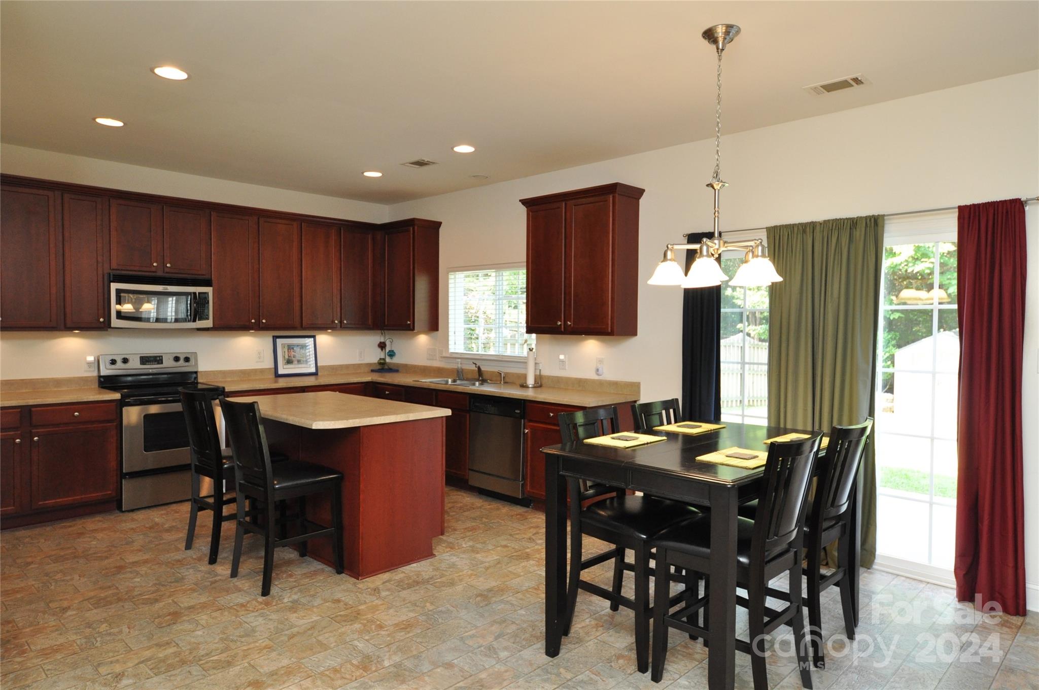 Hamilton Lakes - Residential