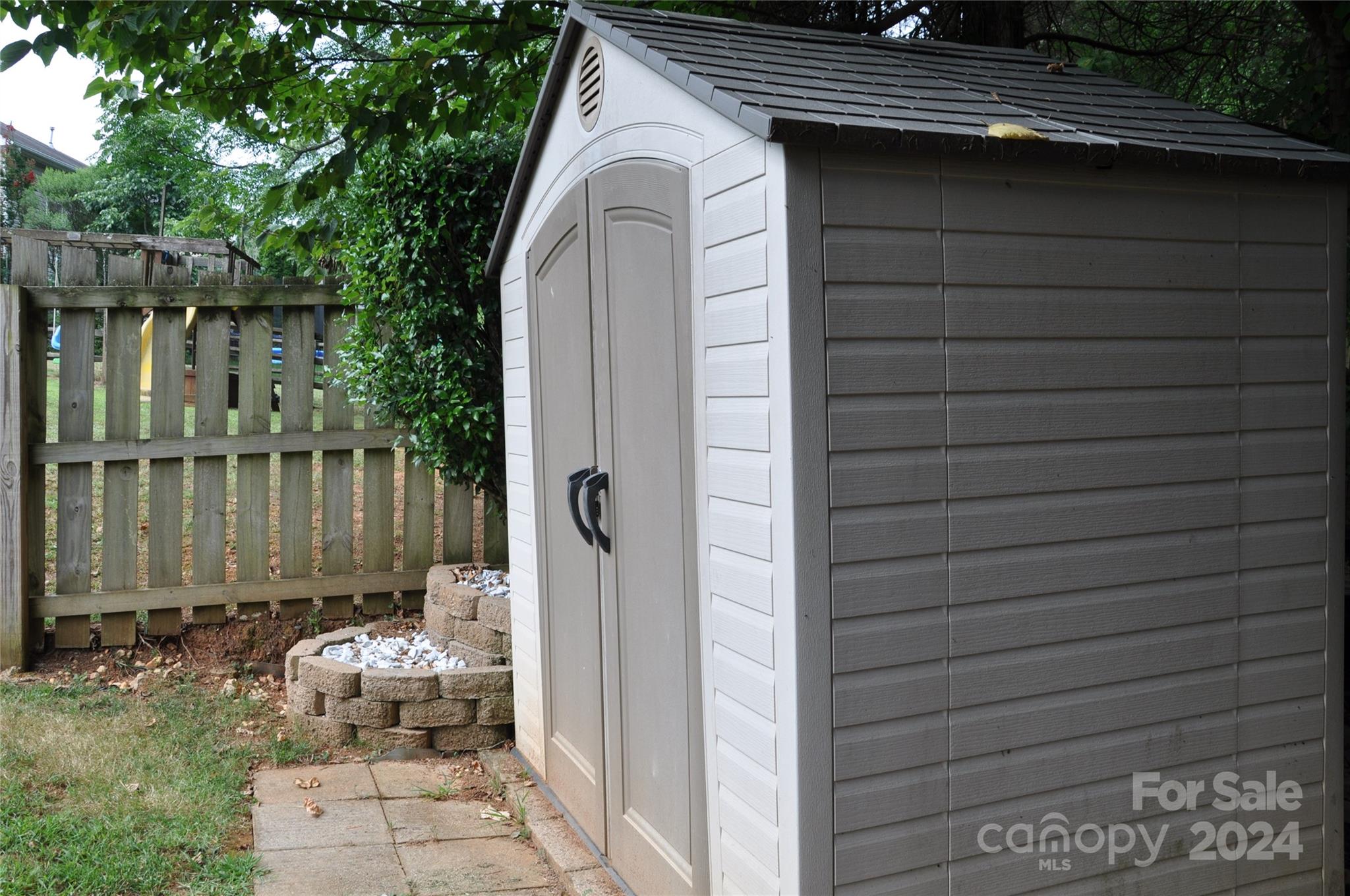 Hamilton Lakes - Residential