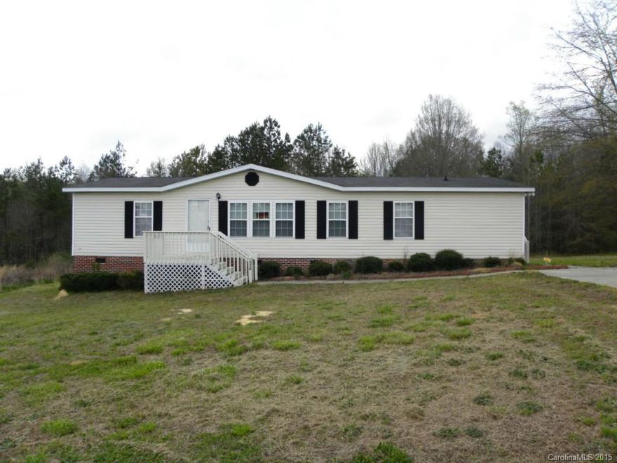 Enjoy country living close to Mcdonald Green Elementary.  Room to grow in this large double wide on almost 1 acre lot.  Private back yard.  Home is in excellent condition.  Enjoy the open floor plan with a large kitchen bar and breakfast area.   Master bedroom has large walk in closet.  Master bath has double sink and garden tub.  Call now so you don't miss out on this great deal.