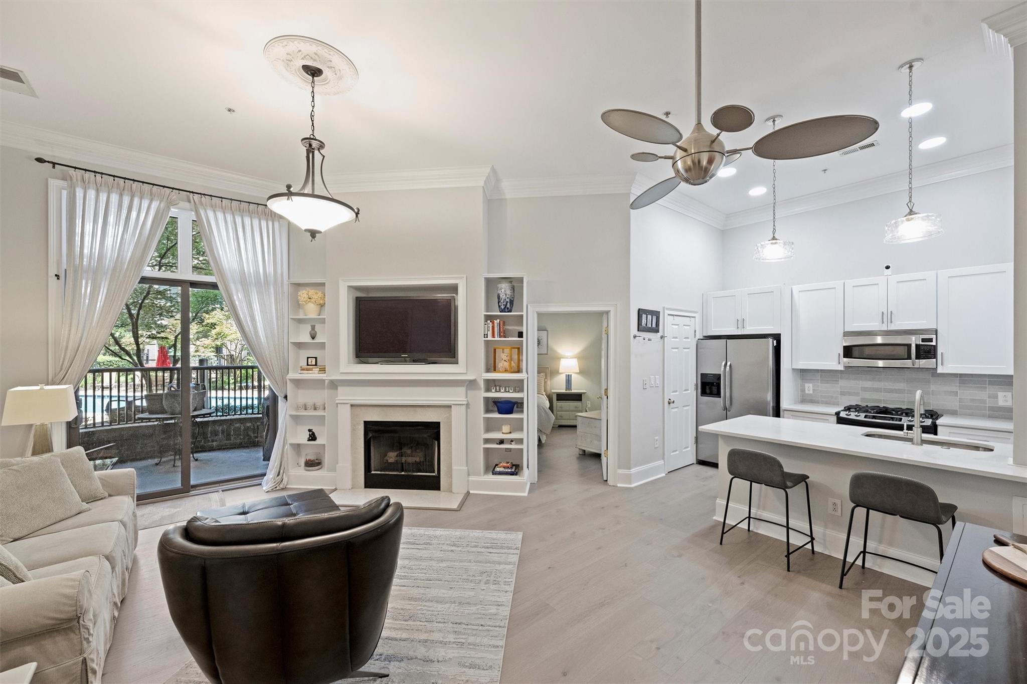 718 W Trade Street 105