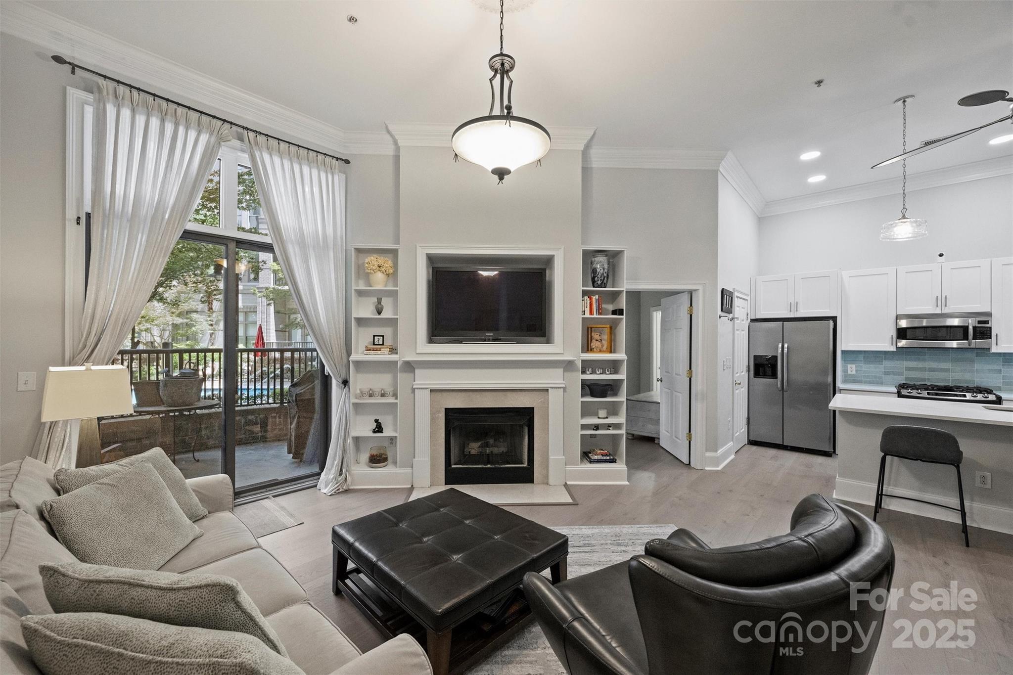 718 W Trade Street 105